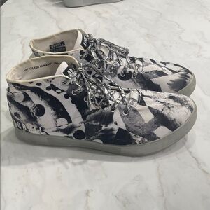 NOBULL Monochrome Artistic Sneakers
